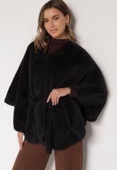 Czarne Ponczo z Futerkiem i Wiązanym Paskiem Monalena. Czarne swetry damskie Born2be, uniwersalny, bez wzorów, z futra, biznesowe, bez kołnierzyka, bez ramiączek, bez kaptura. Za 269.99 zł.