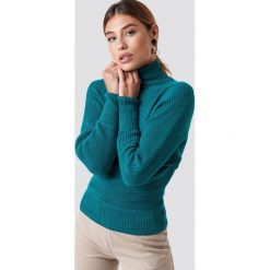 NA-KD Sweter z dzianiny z wywijanym golfem - Green. Swetry damskie marki NA-KD. W wyprzedaży za 73.17 zł.