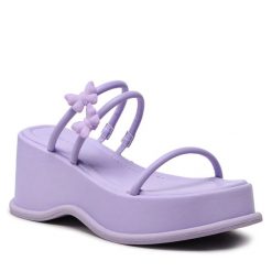 Klapki Jenny Fairy. Fioletowe klapki damskie Jenny Fairy, bez wzorów, bez obcasa. Za 139.99 zł.