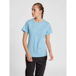 Koszulka damska Hummel Red Basic. Niebieskie koszulki sportowe damskie Hummel, s, bez wzorów, z bawełny, bez kołnierzyka, bez ramiączek, na fitness i siłownię. Za 107.50 zł.