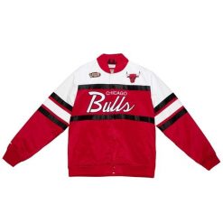 Bluza dresowa zapinana na guziki Chicago Bulls. Czerwone bluzy sportowe męskie Mitchell & Ness, s, bez wzorów, z dresówki, bez kaptura, do koszykówki. Za 577.00 zł.