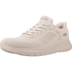 Buty SKECHERS BOBS SQUAD CHAOS Biały. Białe obuwie sportowe damskie Skechers, bez wzorów, z materiału, trekkingowe, Skechers Sport. Za 361.84 zł.