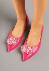 Czerwone Balerinki Ozdobione Kryształkami Vevaria. Czerwone baleriny damskie Born2be, z aplikacjami, z jeansu, eleganckie, bez obcasa, na płaskiej podeszwie. Za 39.99 zł.