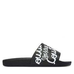 Klapki Versace Jeans Couture. Czarne klapki damskie Versace Jeans Couture, bez wzorów, z jeansu, bez obcasa. Za 329.99 zł.