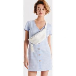Sukienka mini z guzikami - Niebieski. Sukienki damskie Cropp. Za 49.99 zł.