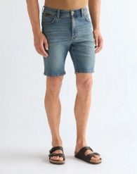 MĘSKIE SZORTY WRANGLER TEXAS SHORTS MIDNIGHT HAZE 112378433. Szorty męskie Wrangler, m, bez wzorów, z jeansu. Za 189.99 zł.