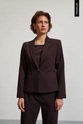 Klasyczna marynarka brązowa. Brązowe żakiety damskie MOODO, l, bez wzorów, z elastanu, klasyczne. Za 229.99 zł.