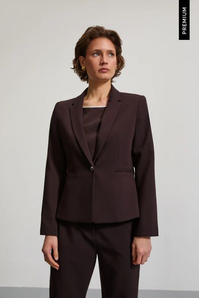 Klasyczna marynarka brązowa. Brązowe żakiety damskie MOODO, l, bez wzorów, z elastanu, klasyczne. Za 229.99 zł.