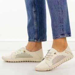 Beżowe ażurowe skórzane półbuty damskie Lee Cooper 4252. Brązowe półbuty damskie Lee Cooper, na jesień, w ażurowe wzory, z jeansu, casualowe, z okrągłym noskiem, bez obcasa, na płaskiej podeszwie, bez zapięcia. Za 219.00 zł.