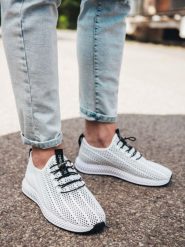 Buty męskie wsuwane sneakersy z siateczki - białe V7 - Rozmiar: 42. Białe buty sportowe męskie Ombre Clothing, z gumy, bez zapięcia. W wyprzedaży za 116.99 zł.