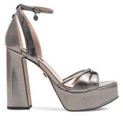 Sandały Nine West. Szare sandały damskie Nine West, bez wzorów, bez obcasa, na słupku, bez zapięcia. Za 149.99 zł.