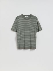 Sweter z krótkim rękawem - zielony. Zielone swetry przez głowę męskie Reserved, l, bez wzorów, z dzianiny, bez kołnierzyka. Za 99.99 zł.