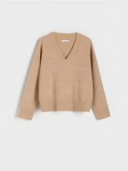 Sweter oversize - beżowy. Brązowe swetry damskie Reserved, l, bez wzorów, z dzianiny, bez kołnierzyka, bez ramiączek, bez kaptura. W wyprzedaży za 79.99 zł.