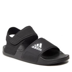 Sandały adidas. Czarne sandały chłopięce Adidas, bez zapięcia. Za 89.99 zł.
