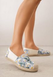 Niebieskie Espadryle z Plecionką i Kwiatowym Haftem Alenara. Niebieskie espadryle damskie Born2be, na lato, z aplikacjami, z jeansu, eleganckie, bez obcasa, bez zapięcia. Za 69.99 zł.