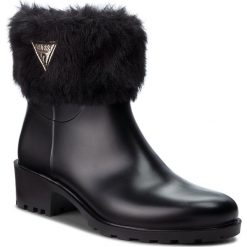 Kalosze GUESS - FLVNT3 RUB09 BLKBL. Kozaki damskie marki Guess. W wyprzedaży za 229.00 zł.