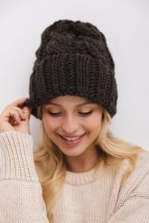 WEŁNIANA CZAPKA PRINCE CZEKOLADOWA One size - Flawless. Brązowe czapki i kapelusze damskie Flawless, na zimę, bez wzorów, z poliakrylu, eleganckie. Za 287.00 zł.