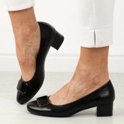 Czarne czółenka damskie na obcasie M.Daszyński Sa210-8. Czarne czółenka damskie M.Daszyński, bez wzorów, ze skóry, eleganckie, z okrągłym noskiem, bez obcasa, na obcasie, bez zapięcia. Za 189.00 zł.