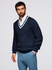 Męski sweter o splocie warkoczowym z dekoltem w serek - granatowy V2 - Rozmiar: XL. Niebieskie swetry przez głowę męskie Ombre Clothing, m, bez wzorów, z dzianiny, bez kołnierzyka. Za 229.99 zł.