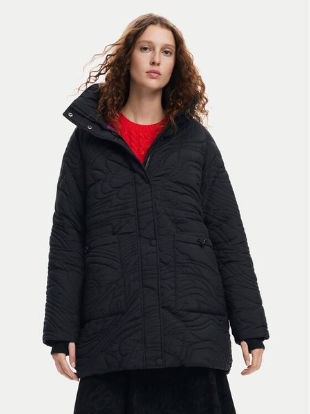Desigual Kurtka zimowa Aarhus 24WWEWAC Czarny Regular Fit. Czarne kurtki damskie Desigual, na zimę, xs, bez wzorów, z syntetyku, bez kaptura. Za 609.99 zł.