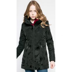 Desigual - Kurtka. Czarne kurtki damskie Desigual, z elastanu. W wyprzedaży za 499.90 zł.