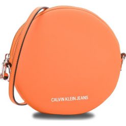 Torebka CALVIN KLEIN JEANS - Passenger Circle Bag K40K400722 802. Listonoszki damskie marki Calvin Klein Jeans. W wyprzedaży za 289.00 zł.