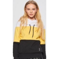 Wzorzysta bluza z kołnierzem - Żółty. Bluzy damskie marki Cropp. W wyprzedaży za 59.99 zł.
