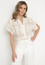 Ciemnobeżowa Bawełniana Koszula Ozdobiona Ażurowym Motywem Telarinea. Brązowe bluzki damskie Born2be, uniwersalny, z aplikacjami, z bawełny, eleganckie, bez kołnierzyka, bez ramiączek. Za 54.99 zł.