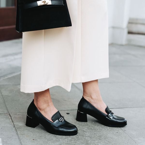 Czarne półbuty damskie na obcasie Potocki 12709. Czarne półbuty damskie POTOCKI, na jesień, z aplikacjami, z jeansu, biznesowe, z okrągłym noskiem, bez obcasa, na obcasie, bez zapięcia. Za 169.00 zł.