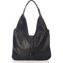 Skórzana torebka w kolorze czarnym - 40 x 27 x 2 cm. Czarne torby na ramię damskie Black Bags. W wyprzedaży za 346.95 zł.