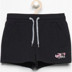 Krótkie spodenki dresowe - Czarny. Spodenki dla dziewczynek marki Reserved. W wyprzedaży za 19.99 zł.