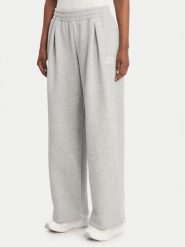 Under Armour Spodnie dresowe Rival Fleece Script 6012293 Szary Loose Fit. Szare spodnie dresowe damskie Under Armour, xl, bez wzorów, z bawełny. Za 249.99 zł.