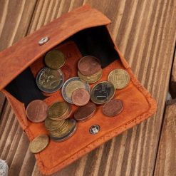 Paolo Peruzzi Portfel damski skórzany vintage pomarańczowy mały z RFID T-114-HOR. Brązowe portfele damskie Paolo Peruzzi, bez wzorów. Za 92.16 zł.