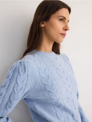 Sweter z warkoczowym splotem - jasnoniebieski. Niebieskie swetry damskie Reserved, l, bez wzorów, z dzianiny, bez kołnierzyka, bez ramiączek, bez kaptura. W wyprzedaży za 89.99 zł.