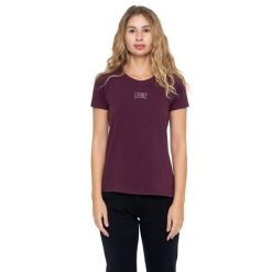 Leone 1947 Never Without Damen Kurzarm-T-Shirt with Strass-Logo. Czerwone koszulki sportowe damskie LEONE 1947 APPAREL, bez wzorów, bez kołnierzyka, bez ramiączek, na fitness i siłownię. W wyprzedaży za 84.20 zł.