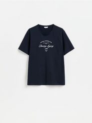 T-shirt regular z nadrukiem - granatowy. Niebieskie t-shirty męskie Reserved, l, bez wzorów, z bawełny, bez kołnierzyka. Za 69.99 zł.