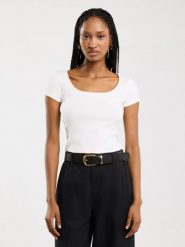 Koszulka damska slim z dekoltem caro biała Missa 100. Białe t-shirty damskie Big Star, l, bez wzorów, z dzianiny, retro, bez kołnierzyka. W wyprzedaży za 59.99 zł.