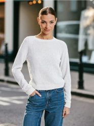 Basic sweter z długimi rękawami - kremowy. Białe swetry damskie Sinsay, l, bez wzorów, bez kołnierzyka, bez ramiączek, długie, bez kaptura. Za 39.99 zł.