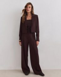 Damskie spodnie luźne, krawieckie Luxe czekoladowe. Brązowe spodnie materiałowe damskie Aim'n, s, bez wzorów, z materiału, na fitness i siłownię. Za 560.00 zł.