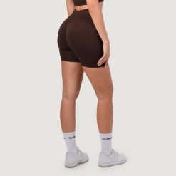 Szorty damskie fitness bezszwowe slim Mocha NEO. Brązowe szorty sportowe damskie GYMBEAM, m, bez wzorów, z elastanu, z podwyższonym stanem, do biegania. Za 85.90 zł.