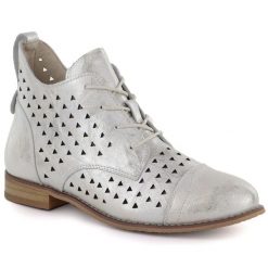 Skórzane botki damskie ażurowe złote Cambell 19422. Żółte botki damskie Cambell, ze skóry, bez obcasa, bez zapięcia. Za 219.99 zł.