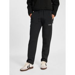 Spodnie damskie Hummel Tech. Czarne spodnie materiałowe damskie Hummel, bez wzorów. Za 311.00 zł.