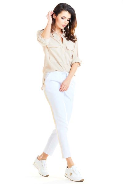 Białe Casualowe Spodnie z Lampasami. Białe spodnie materiałowe damskie Awama, l, bez wzorów, z elastanu. Za 202.90 zł.