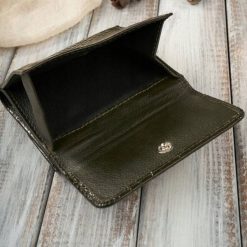 Paolo Peruzzi Portfel damski skórzany mały ciemnozielony croco z ochroną RFID AL-03-GB. Brązowe portfele damskie Paolo Peruzzi, bez wzorów. Za 111.82 zł.