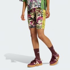 SPODENKI ROWEROWE ADIDAS x FARM RIO. Białe obuwie sportowe damskie Adidas, bez wzorów, sportowe, na fitness i siłownię. Za 149.00 zł.