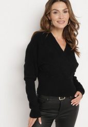 Czarny Sweter z Wiskozą o Kopertowym Kroju z Rękawami Typu Nietoperz Patitha. Czarne swetry damskie Born2be, l, bez wzorów, z jeansu, eleganckie, bez kołnierzyka, bez ramiączek, długie, bez kaptura. Za 84.99 zł.
