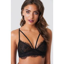 NA-KD Lingerie Koronkowy biustonosz z paskiem - Black. Biustonosze marki NA-KD Lingerie. Za 80.95 zł.
