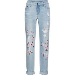 Dżinsy z przetarciami bonprix niebieski "bleached". Jeansy damskie marki bonprix. Za 124.99 zł.