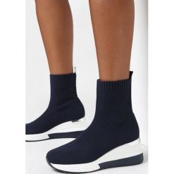Granatowe Sneakersy Kaxene. Niebieskie obuwie sportowe damskie Born2be, bez wzorów, prążkowane. Za 149.99 zł.
