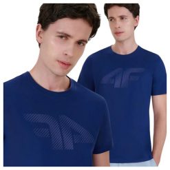 T-shirt regular z nadrukiem męski 4F 4FWMM00TTSHM2257. Niebieskie t-shirty męskie 4f, m, bez wzorów, z bawełny, klasyczne, bez kołnierzyka. Za 34.99 zł.